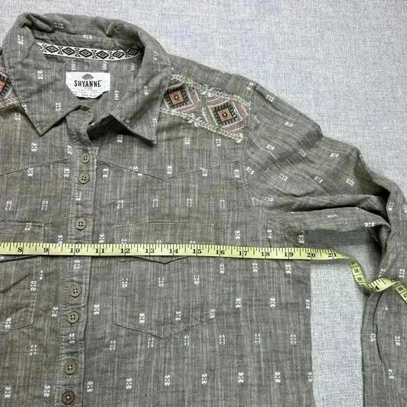 Shyanne Button Down Western Shirt Embroidered - Picture 2 of 8